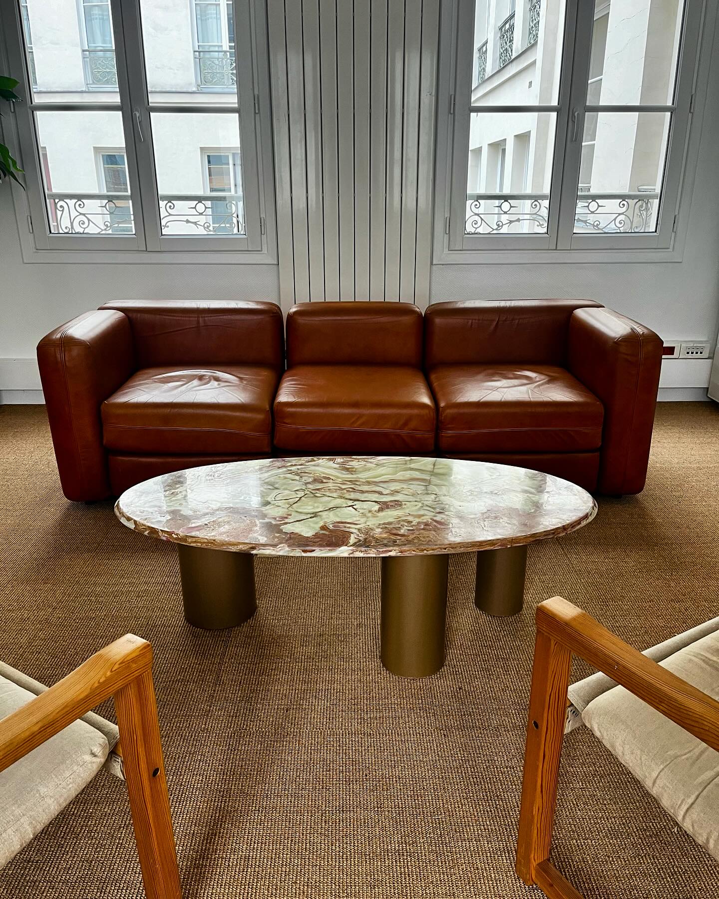 Table Onyx et pieds acier couleur cuivre - Pièce unique & éthique