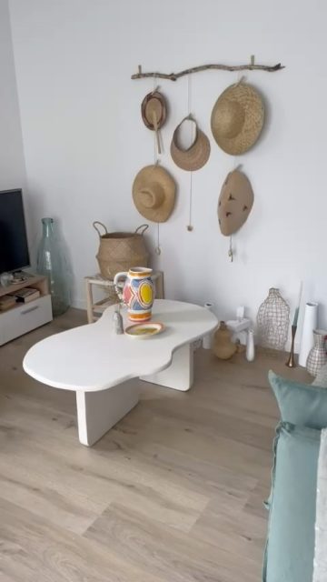✨Table en béton ciré couleur lune.
Mes clients Camille et Renaud ont dessiné le design et je l’ai fabriquée sur mesure pour leur bel appartement à Vannes✨